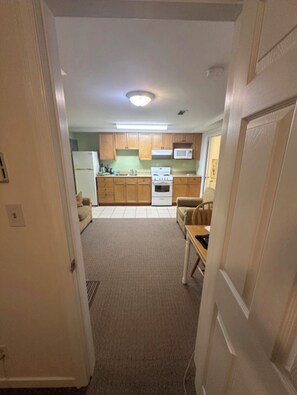 Interior - Steps To University of Victoria and Cadboro Bay Beach. 3 bed 2 bath (Victoria)