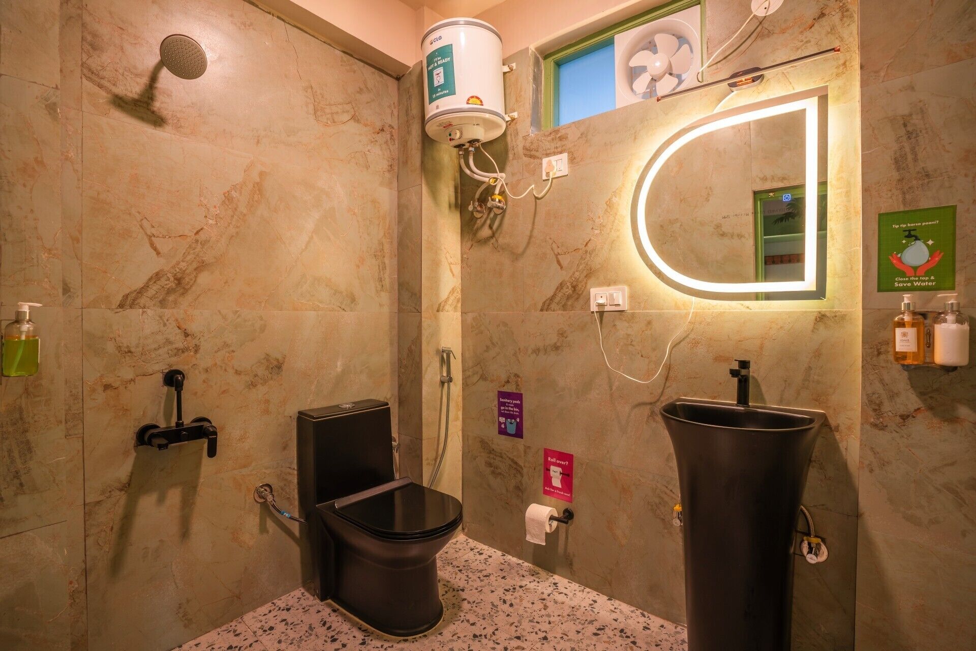 Deluxe Room | Bathroom | Shower, free toiletries, hair dryer, soap