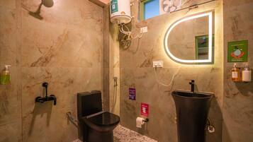 Deluxe Room | Bathroom | Shower, free toiletries, hair dryer, soap