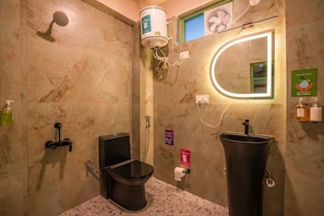 Ducha, artículos de tocador gratuitos, secador de pelo, jabón