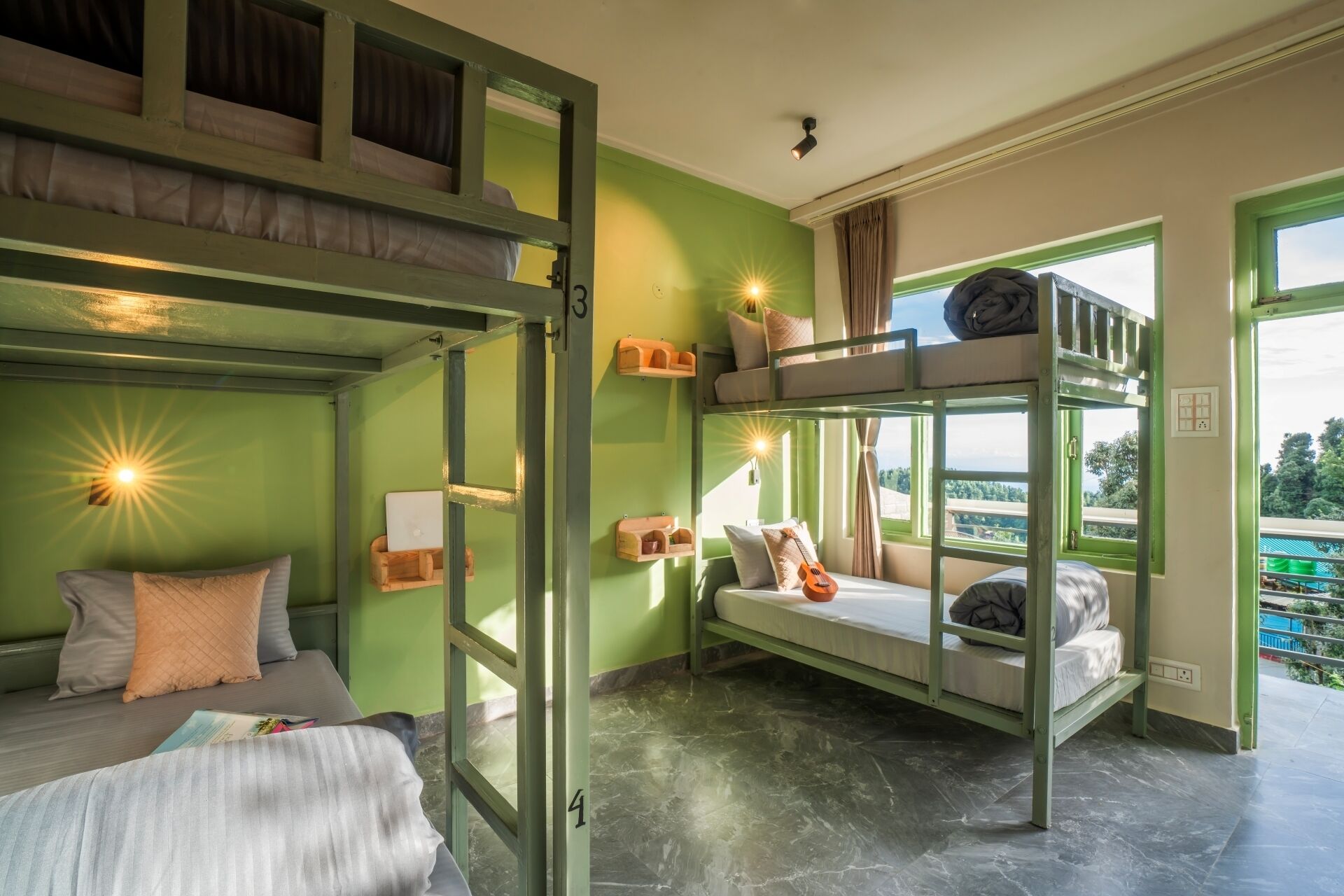 Dormitório compartilhado luxo (A bed in 4 Bed Mixed Dorm) | Vista da sacada