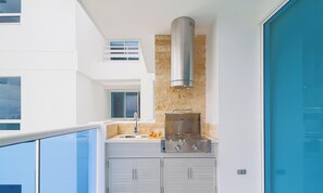Terrace/patio - Top-Floor Huge 3-Bedroom Apartment Steps From The Beach (Cartagena)