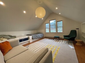 Room - Tremendous 4-bedroom farmhouse with AC, Sauna and 90acres in charming Roscoe (Roscoe)