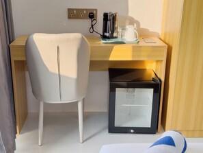 Deluxe-Zimmer, Balkon, Stadtblick | Hochwertige Bettwaren, Minibar, Schreibtisch