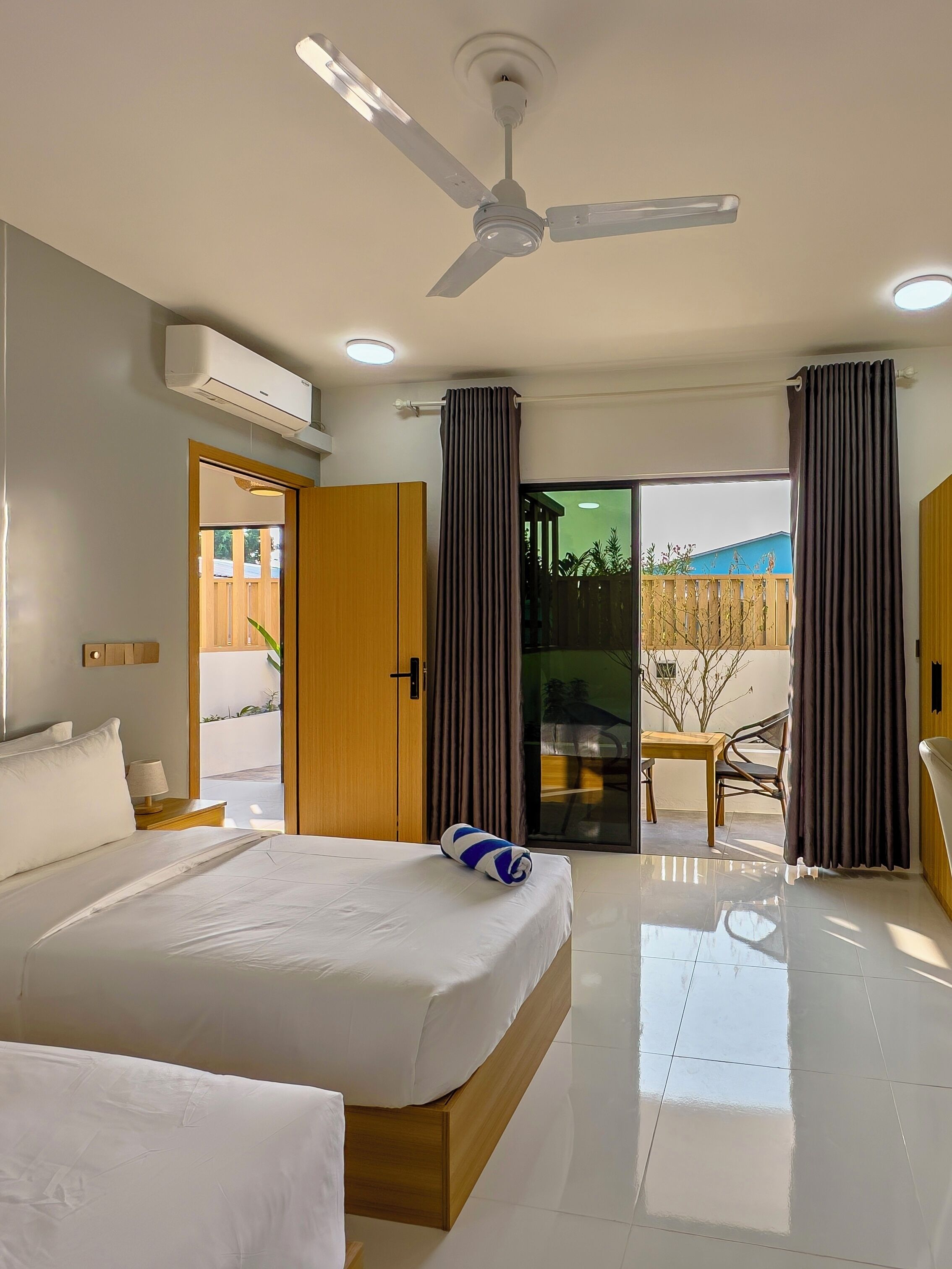 Deluxe Room, Balcony, Garden View | Premium bedding, minibar, desk, laptop workspace