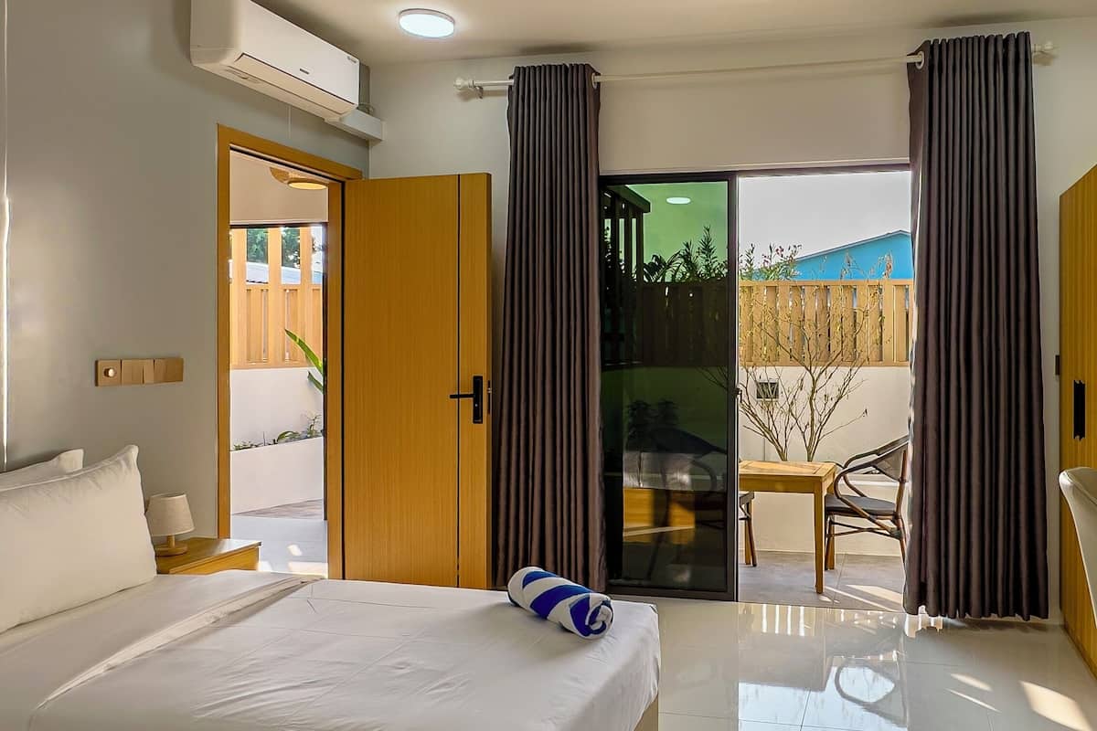 Premium bedding, minibar, desk, laptop workspace