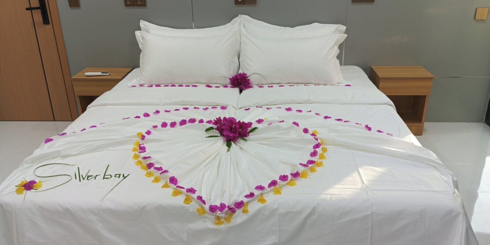 Deluxe Room, Balcony, Courtyard View | Premium bedding, minibar, desk, laptop workspace