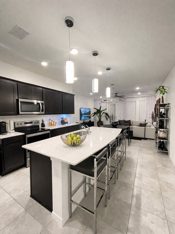 Private kitchen - The Gallery House / Curated Modern Stay (Greenacres)