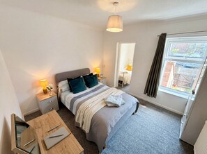 3 bedrooms, iron/ironing board, WiFi, bed sheets - Bright 3 bedroom townhouse near city centre (Norwich)