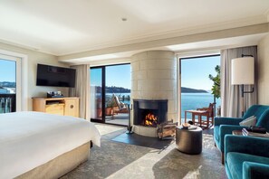 Grand Spa King | Két bảo mật tại phòng, bàn, khu vực làm việc phù hợp cho laptop