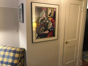 Interior - Cleveland Clinic, 7 minutes from: Oak3 (Cleveland Heights)