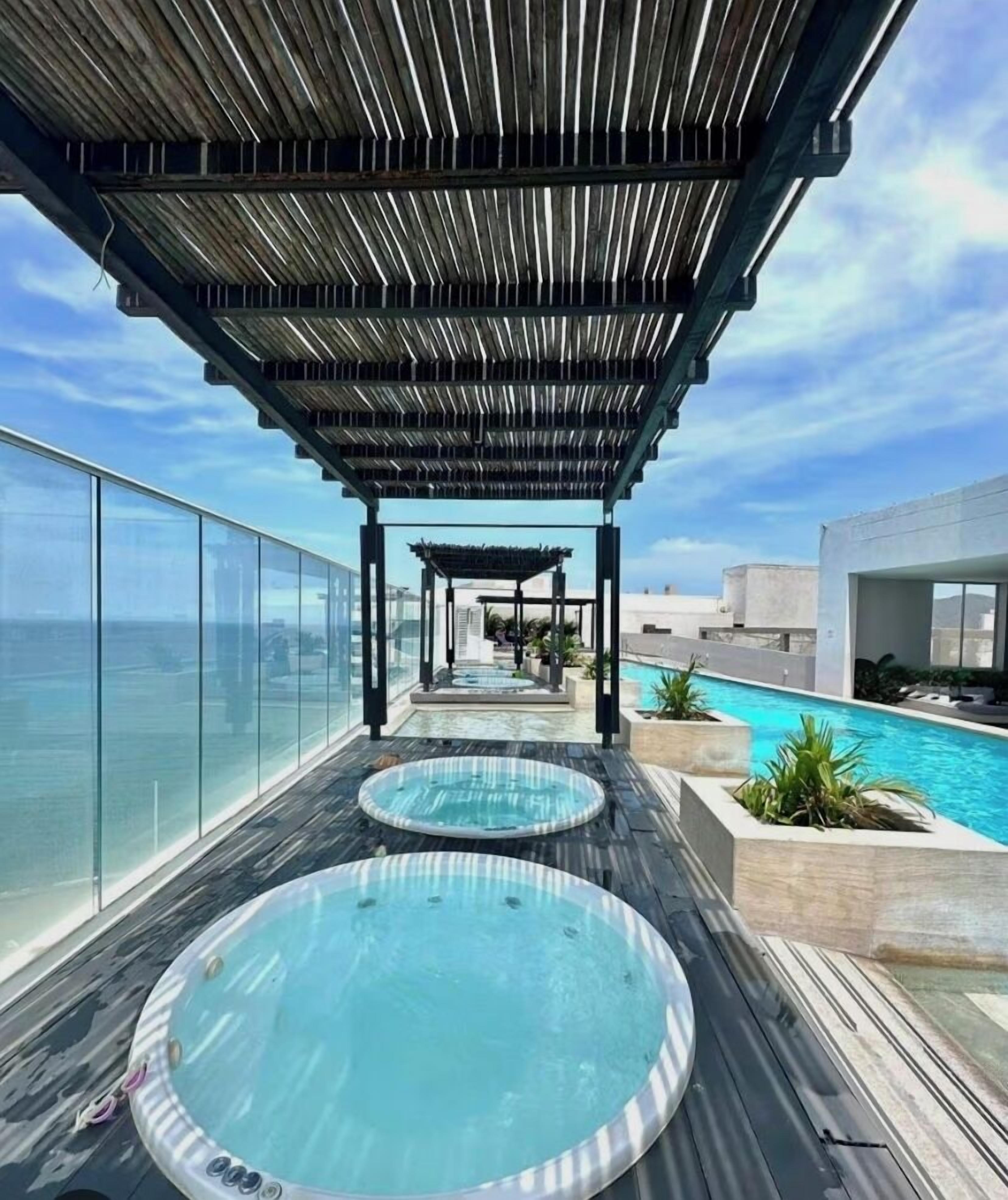 Piscine extérieure, piscine chauffée