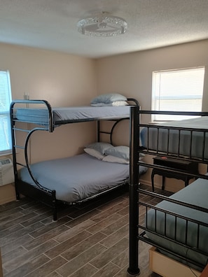 2 bedrooms, iron/ironing board, free WiFi, bed sheets