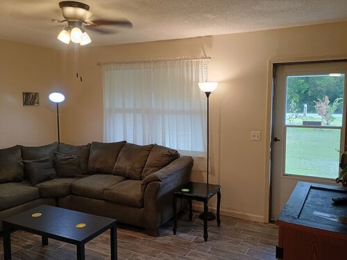 Charming 2-bedroom house w/AC/heat in peaceful Greenwood near Caverns State Park