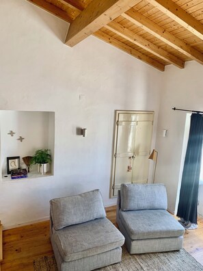 Interior - Fat House (A da Gorda)