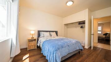 3 bedrooms, iron/ironing board, WiFi, bed sheets