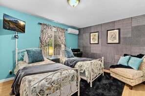 2 bedrooms, iron/ironing board, WiFi, bed sheets