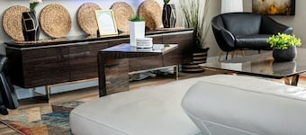 Modern New 3BR Hot Tub & Sauna - Peaceful Getaway