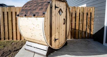 Modern New 3BR Hot Tub & Sauna - Peaceful Getaway