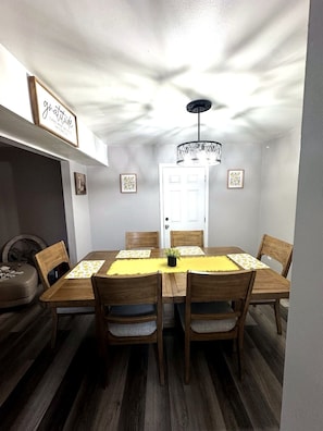 Dining - Cozy Family Getaway 3BR w Game Room & Fenced Backyard (Cincinnati)