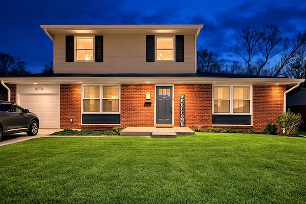 Exterior - Cozy Family Getaway 3BR w Game Room & Fenced Backyard (Cincinnati)