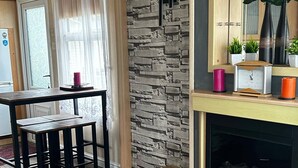 Husvogn, 2 soverom, terrasse | Spiseområde