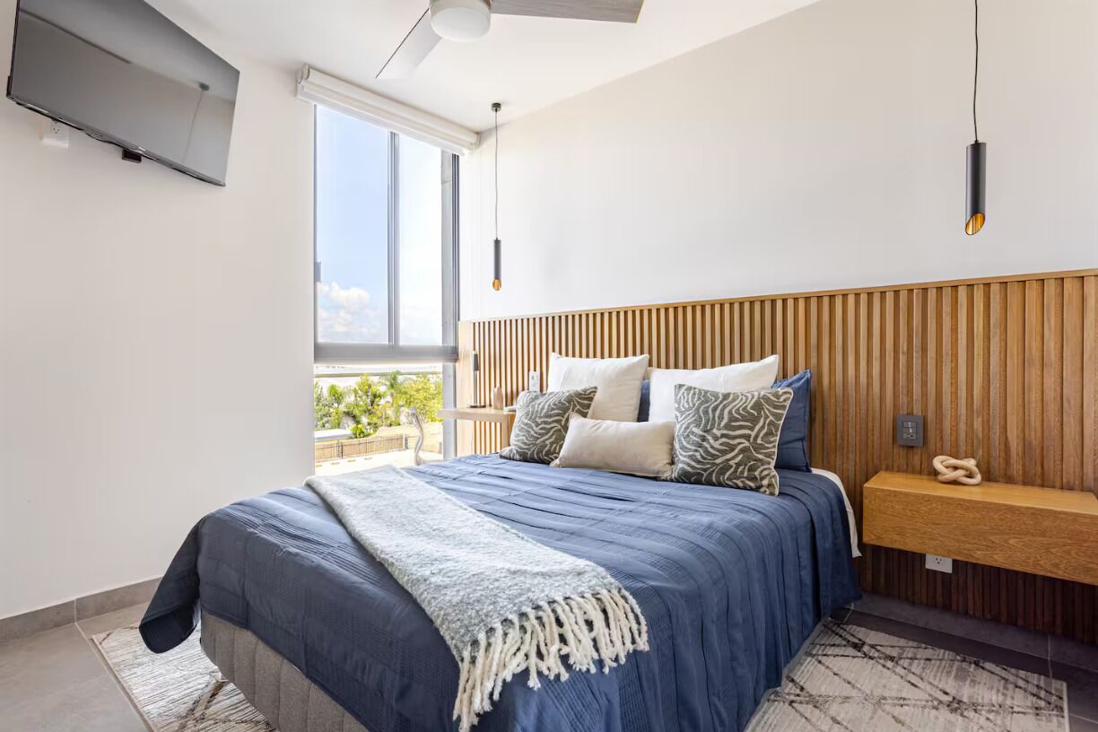 2 bedrooms, desk, iron/ironing board, WiFi (free)