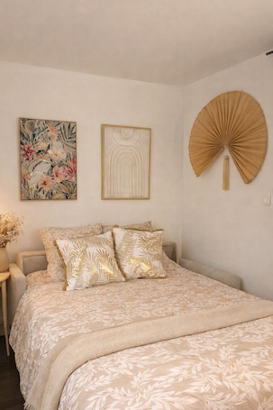 1 Schlafzimmer, Bügeleisen/Bügelbrett, WLAN, Bettwäsche. Cosy furnished studio, quiet, nature