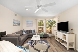 Smart TV, DVD player, books - Sound-Side 2-Bedroom Cozy Condo only 1 mile to beach access; Sleeps 5. (Kill Devil Hills)