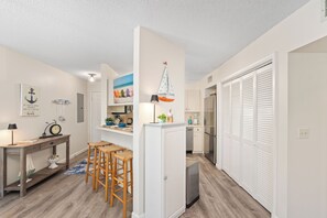 Interior - Sound-Side 2-Bedroom Cozy Condo only 1 mile to beach access; Sleeps 5. (Kill Devil Hills)