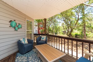 Terrace/patio - Sound-Side 2-Bedroom Cozy Condo only 1 mile to beach access; Sleeps 5. (Kill Devil Hills)