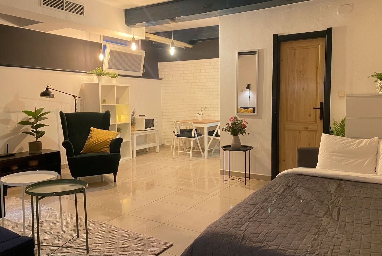 1 slaapkamer, een strijkplank/strijkijzer, wifi, beddengoed