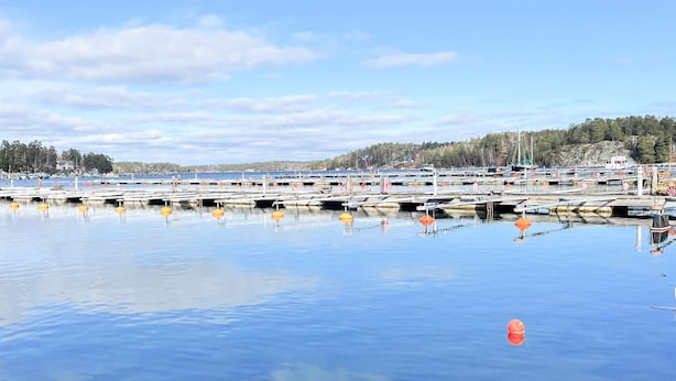 A marina with boats docked, calm water, and a clear sky. - 3 Person Holiday Home in Dalaro (Dalaro)