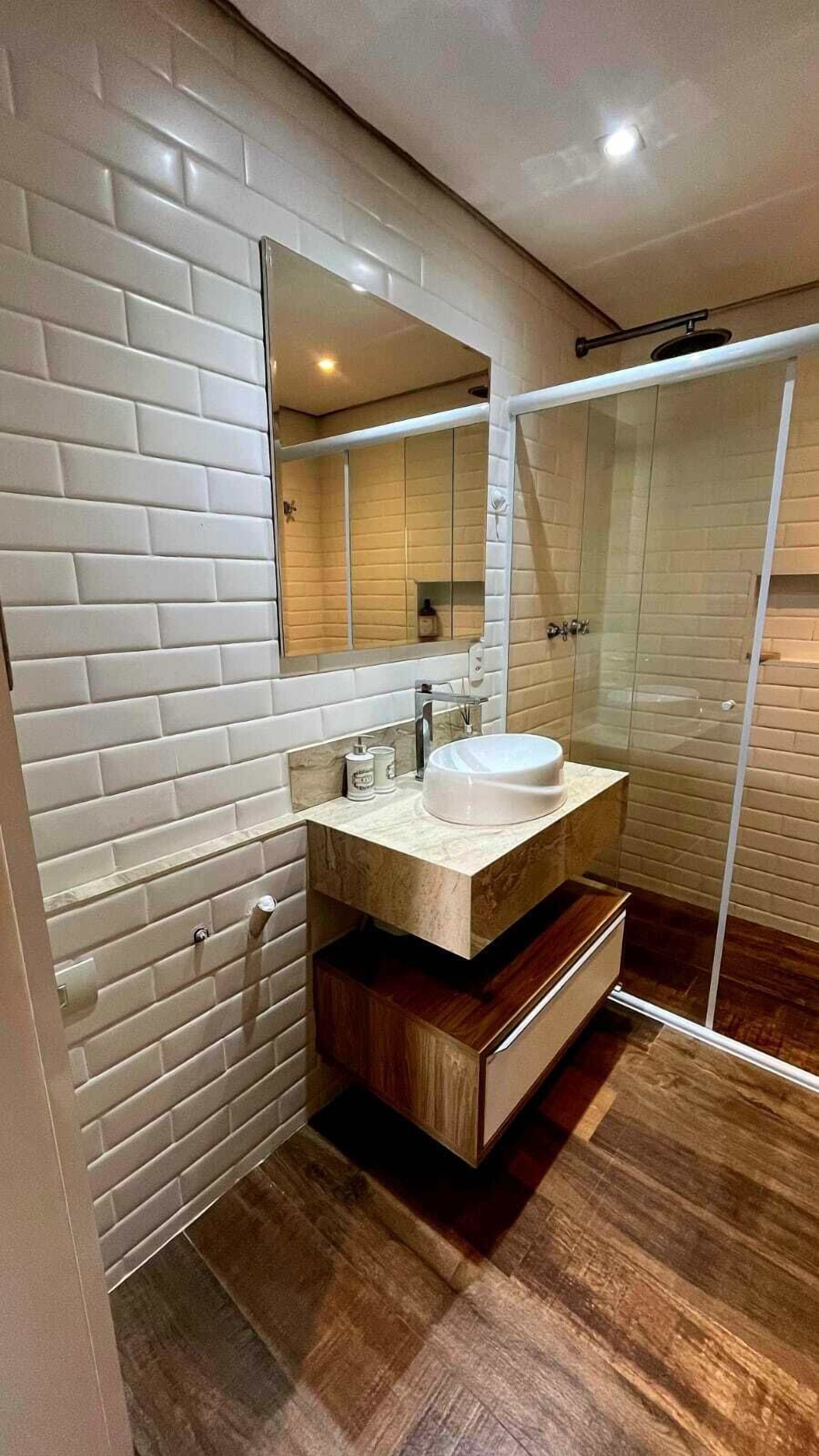Dusche, Handtücher, Seife, Toilettenpapier