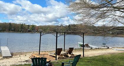Cozy 2-bedroom cottage in charming Pierson, Michigan!