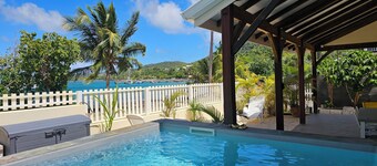 Bibi Beach Sunrise, right by the seaside, pool, up to 10 people