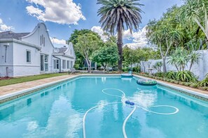 Pool - Stylish, Secure, Fast Wi-FI Home Near Sandton With Private Entrance & Garden (Sandton)