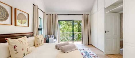 2 habitaciones, tabla de planchar con plancha, internet y ropa de cama