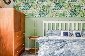 2 bedrooms, iron/ironing board, Internet, bed sheets - Serene garden 2-bed home with parking (London)