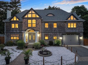 Exterior - The Cove House: Upscale Coastal Living - Your Perfect Summer Escape! (Wareham)