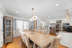 Dining - The Cove House: Upscale Coastal Living - Your Perfect Summer Escape! (Wareham)