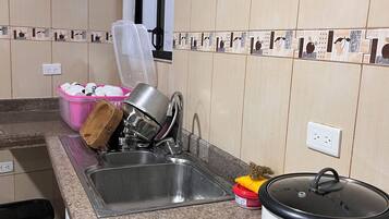 Dishwasher, cookware/dishes/utensils, lobster pot, paper towels