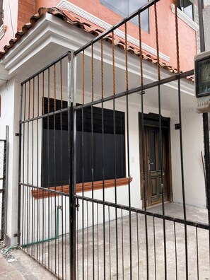 Exterior detail - Casa D' Maialen (Baños de Agua Santa)