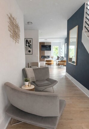 Interior - Modern Luxe Retreat Stylish Open-Concept Home with Designer Touches (Atlanta)