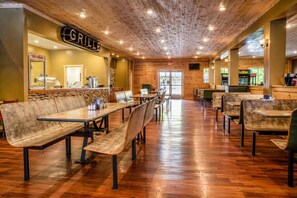 Dining - Luxury Smoky Mountain Tepee, Pigeon Forge Near Dollywood, Resort Pool Access (Sevierville)