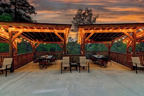 Unclassified image, 4 of 33, button - Luxury Tepee | Near Dollywood|Resort Access|Pool (Sevierville)