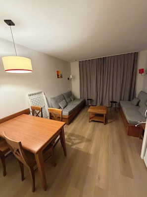 TV connectée, table de tennis de table