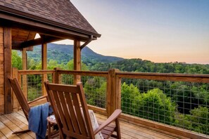 Terrace/patio - Pirate Themed Pool/HotTub/Theater/Games/Sleeps 18 - Treasure Cove (Sevierville)