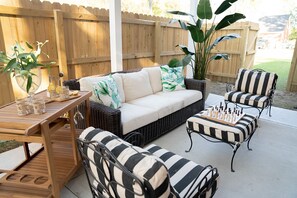 Outdoor dining - Pooler Parkway Retreat - 5BR/4BA Modern Home Near Savannah (Pooler)