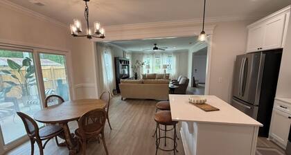 Pooler Parkway Retreat - 5BR/4BA Modern Home Near Savannah